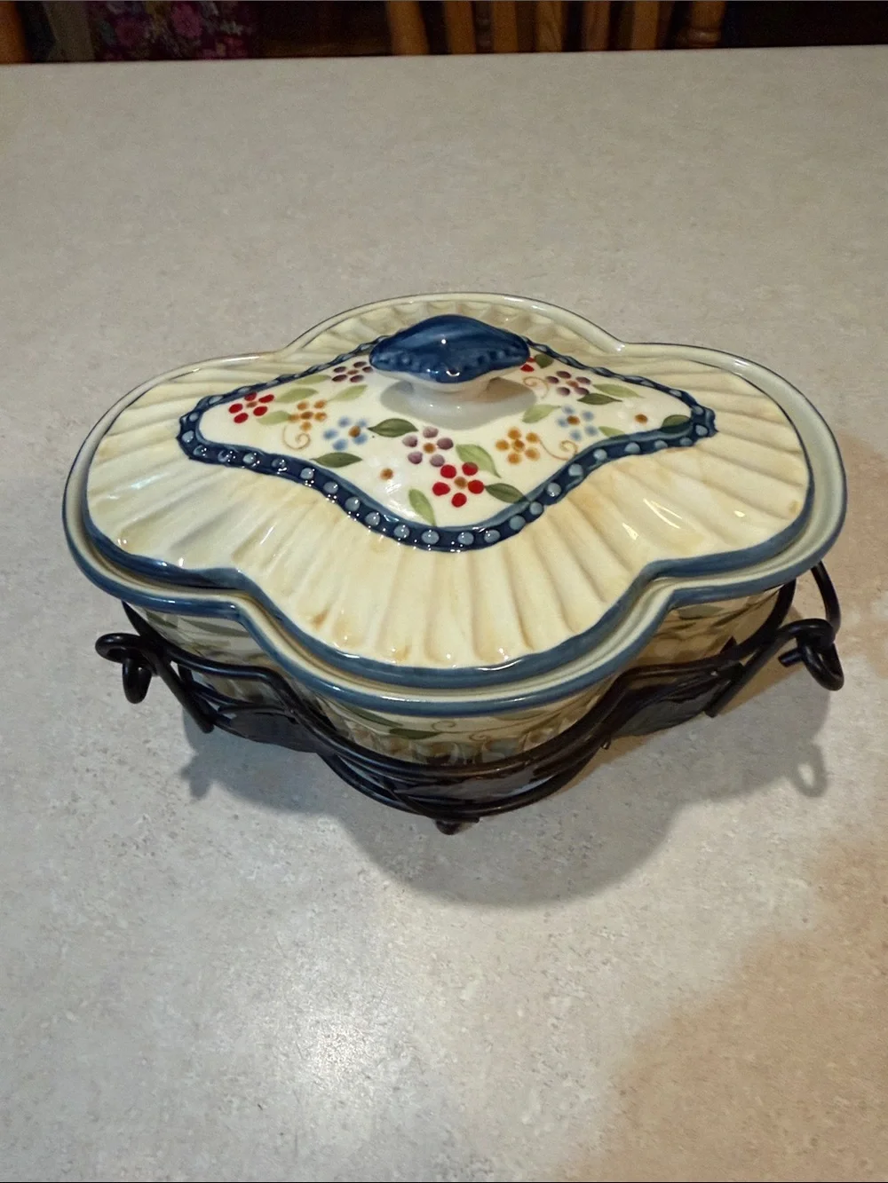 Temptations Floral Scalloped Casserole Dish with Lid & Wire Rack Or Home Decor